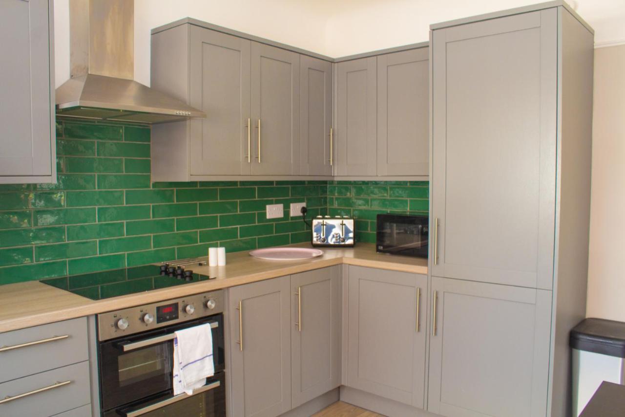 Cosy 3Bed Bungalow In West Kirby, Free Parking Frankby Bagian luar foto