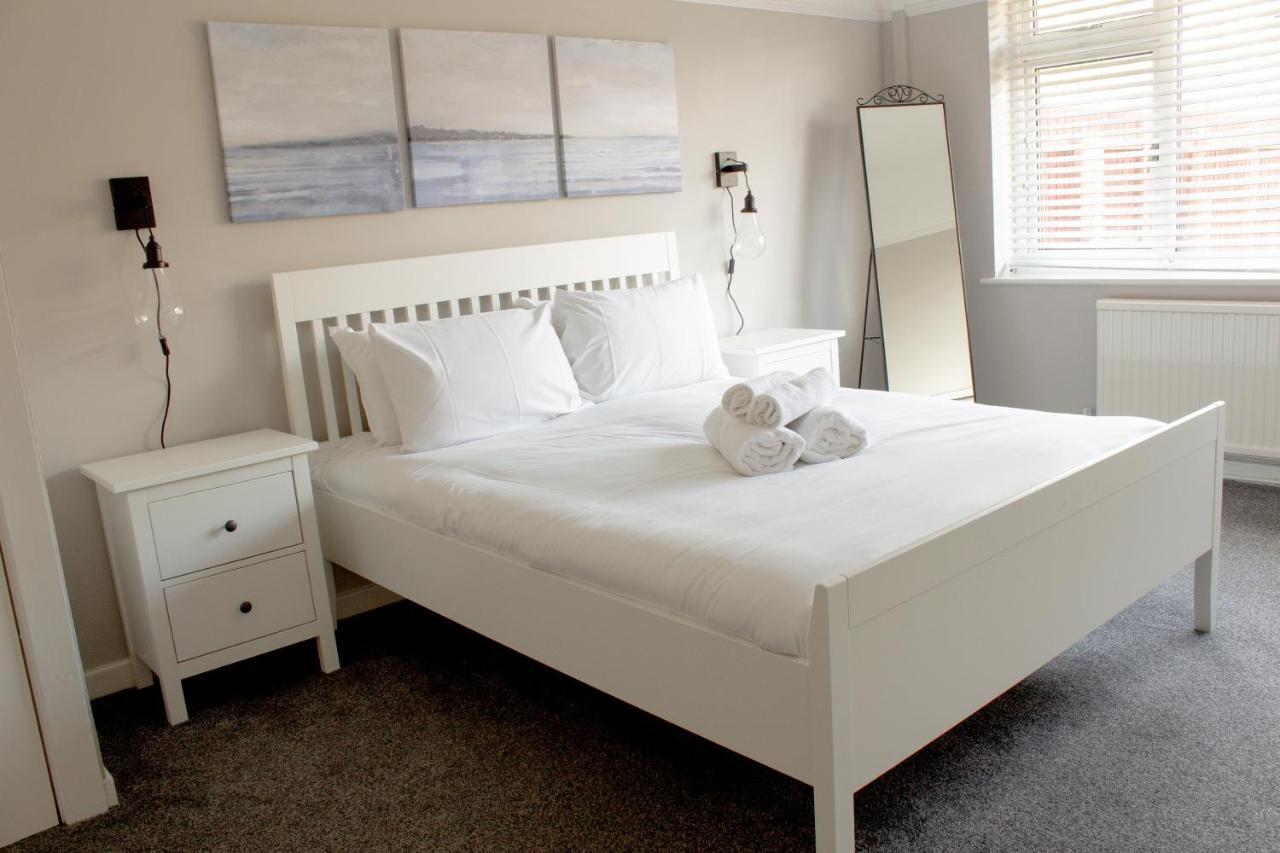 Cosy 3Bed Bungalow In West Kirby, Free Parking Frankby Bagian luar foto