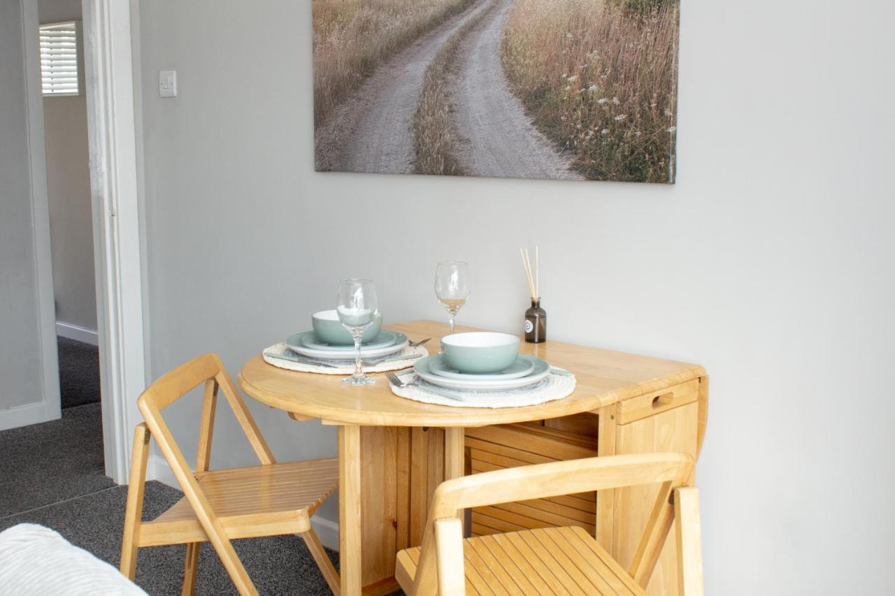 Cosy 3Bed Bungalow In West Kirby, Free Parking Frankby Bagian luar foto