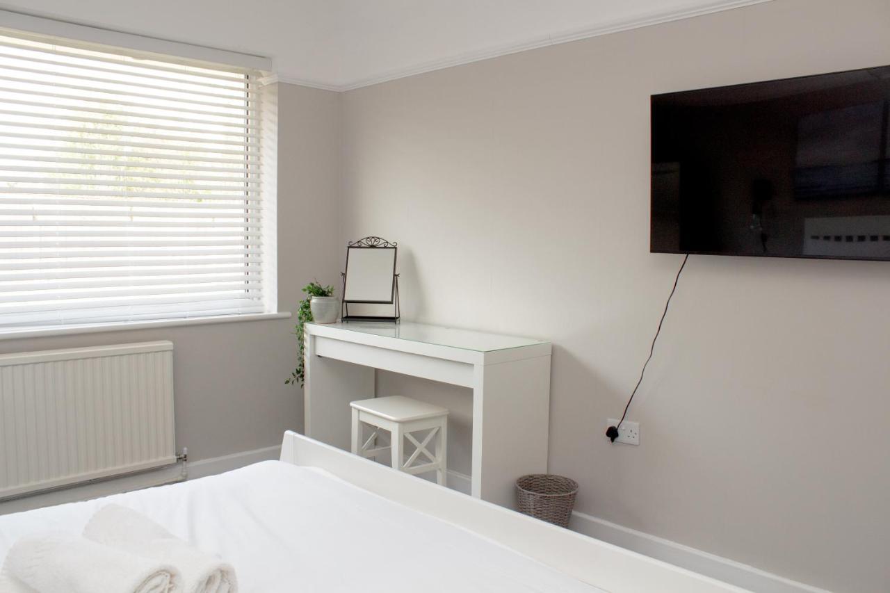 Cosy 3Bed Bungalow In West Kirby, Free Parking Frankby Bagian luar foto