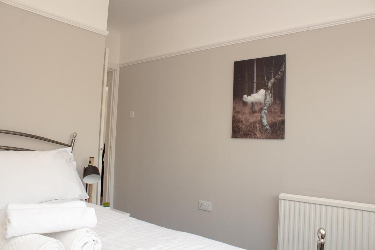 Cosy 3Bed Bungalow In West Kirby, Free Parking Frankby Bagian luar foto