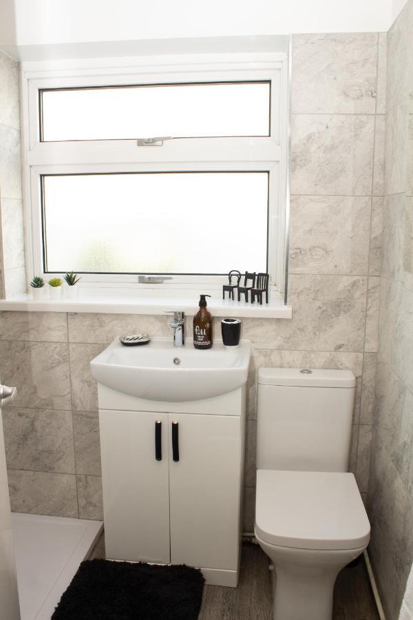 Cosy 3Bed Bungalow In West Kirby, Free Parking Frankby Bagian luar foto